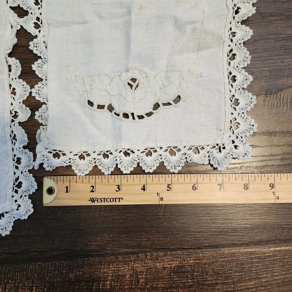 Vtg Embroidered Beige Flower Basket Cottage Core Floral Handkerchief Napkin Set